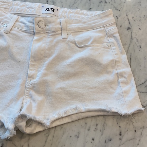 WOMANS PAIGE WHITE JEAN CUT OFF SHORTS SIZE 28 - Picture 4 of 9